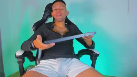 Snapshot of jhors_silv chatting on 10.19.25 Jhors online show from 10.19.25