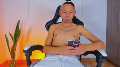 Snapshot of jhors_silv chatting on 10.21.25 Jhors online show from 10.21.25