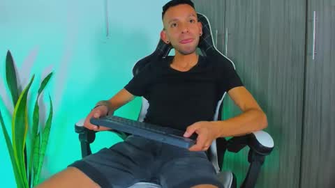 Snapshot of jhors_silv chatting on 10.22.25 Jhors online show from 10.22.25