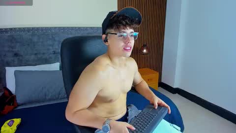 jhoumod_21 online show from 11.13.25