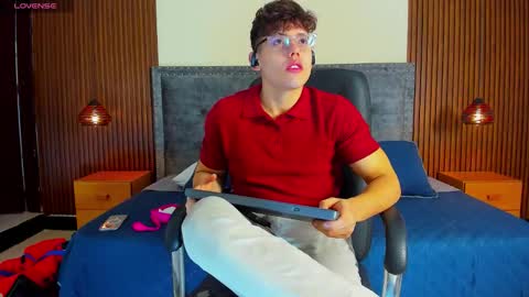 jhoumod_21 online show from 11.18.25