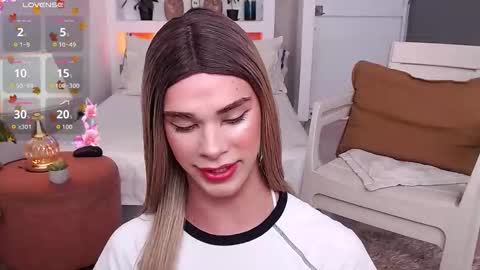 Snapshot of jhuan_cute chatting on 11.18.25 Jhuan Nhez online show from 11.18.25