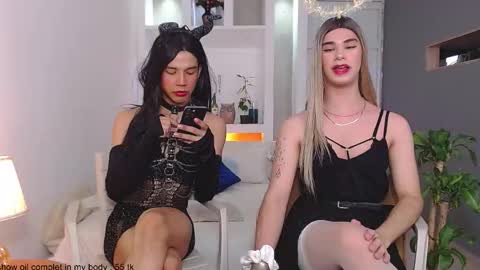 Snapshot of jhuan_cute chatting on 12.01.25 Jhuan Nhez online show from 12.01.25