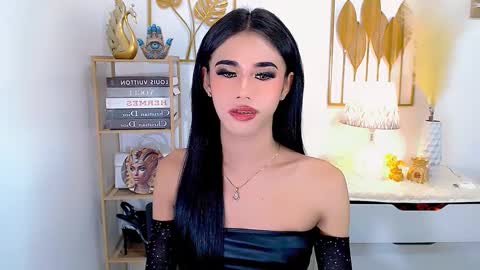 Snapshot of jhulianagrey chatting on 12.18.24 julie online show from 12.18.24