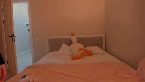 Snapshot of ji_yon_1 chatting on 09.22.25 yuna online show from 09.22.25