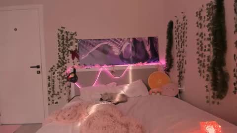 Snapshot of ji_yon_1 chatting on 12.05.25 yuna online show from 12.05.25