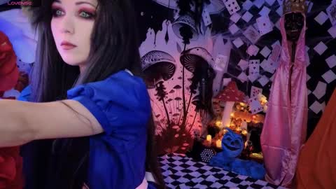    online show from 11.08.25