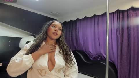 Snapshot of jimena_bell chatting on 11.20.25 Jimena online show from 11.20.25