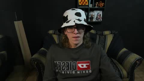 Snapshot of jinnbook chatting on 01.08.25 JinnBook online show from 01.08.25