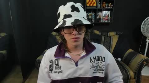 Snapshot of jinnbook chatting on 01.17.25 JinnBook online show from 01.17.25