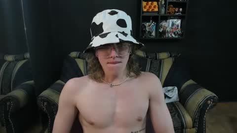 Snapshot of jinnbook chatting on 02.04.25 JinnBook online show from 02.04.25