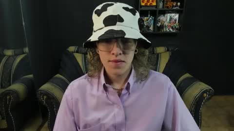 Snapshot of jinnbook chatting on 02.05.25 JinnBook online show from 02.05.25