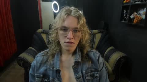 Snapshot of jinnbook chatting on 10.06.25 JinnBook online show from 10.06.25