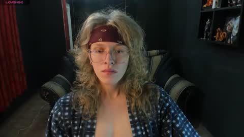 Snapshot of jinnbook chatting on 10.20.25 JinnBook online show from 10.20.25