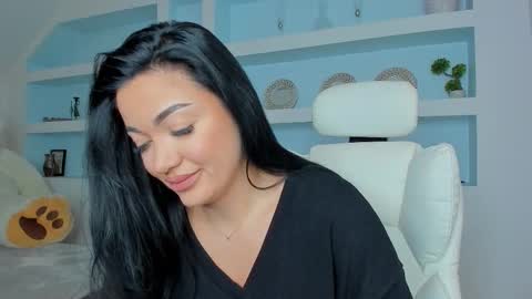 Juliee online show from 11.20.25