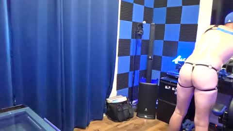 Jizzy Blue online show from 05.17.26