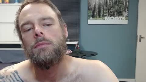 Snapshot of jjameson41 chatting on 01.11.26 JamesJan van Rebel online show from 01.11.26