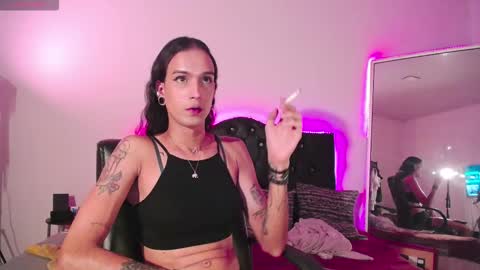 Snapshot of joaisaza chatting on 11.20.25 Joa Isaza online show from 11.20.25