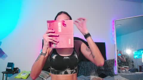 Snapshot of joaisaza chatting on 04.01.26 Joa Isaza online show from 04.01.26