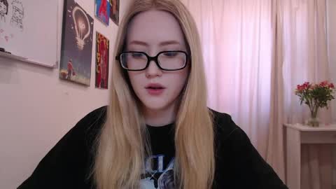 joan_kiss online show from 04.17.26