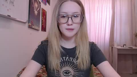 joan_kiss online show from 05.10.26