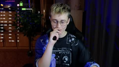 Snapshot of joan_night chatting on 04.10.26 J online show from 04.10.26