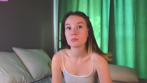 Snapshot of joancrumpton chatting on 09.20.25 Alice in the country of dreams online show from 09.20.25