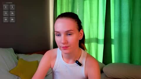 Snapshot of joancrumpton chatting on 09.23.25 Alice in the country of dreams online show from 09.23.25