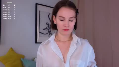 Snapshot of joancrumpton chatting on 10.21.25 Alice in the country of dreams online show from 10.21.25