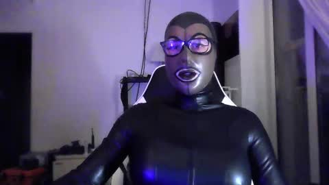 Snapshot of joanesxfree chatting on 10.25.25 The sweetest toy online show from 10.25.25