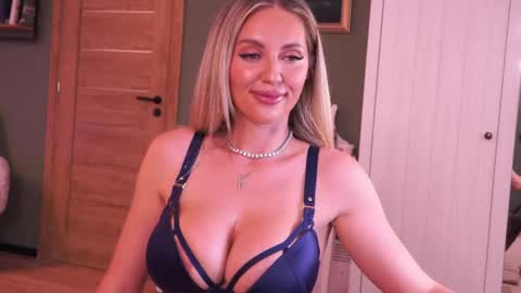 Snapshot of joannee chatting on 06.05.26 Joanne online show from 06.05.26