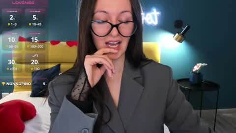 Joan online show from 03.06.26