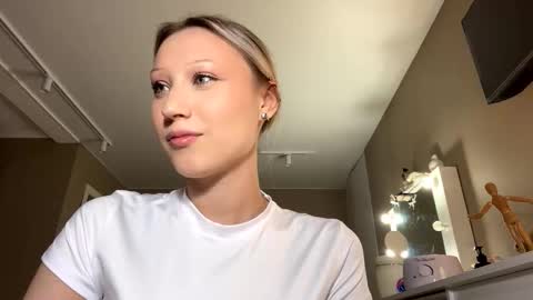 Snapshot of joanniearb chatting on 03.23.26 Annie online show from 03.23.26