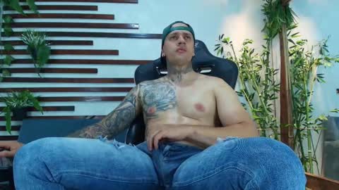     online show from 10.03.25