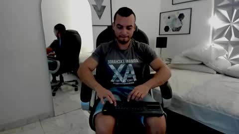 Snapshot of johan_miller1 chatting on 12.18.25 johan online show from 12.18.25