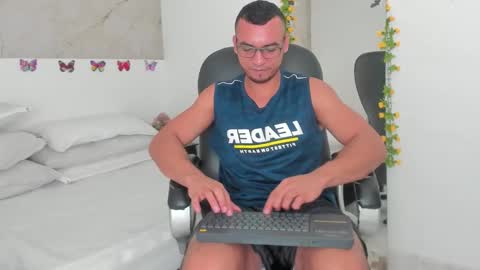 Snapshot of johan_miller1 chatting on 12.23.25 johan online show from 12.23.25