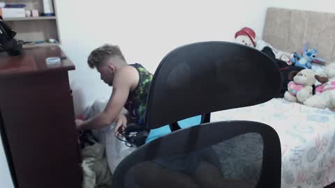 Snapshot of johanleonsweetboy chatting on 12.23.24 JOHAN independient model online show from 12.23.24