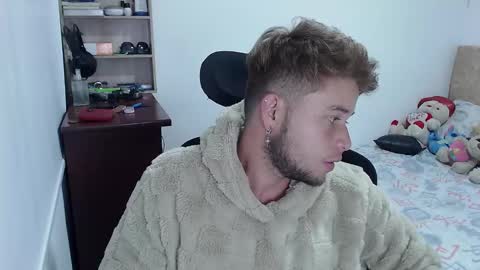 Snapshot of johanleonsweetboy chatting on 12.30.24 JOHAN independient model online show from 12.30.24