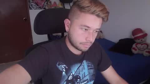 JOHAN independient model online show from 11.28.25