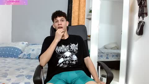 Snapshot of john_ssnow29 chatting on 12.19.24 john_ssnow29 online show from 12.19.24