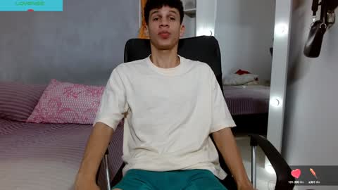 Snapshot of john_ssnow29 chatting on 12.30.24 john_ssnow29 online show from 12.30.24