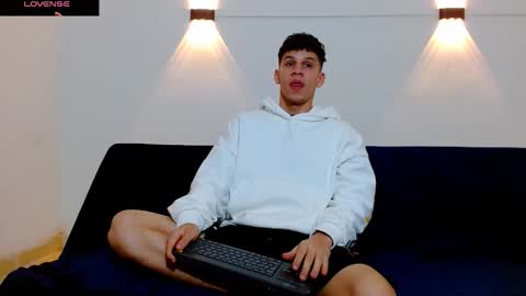 Snapshot of john_ssnow29 chatting on 12.20.25 john_ssnow29 online show from 12.20.25