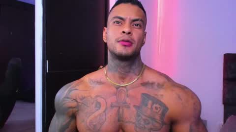 Snapshot of johnbelt_ chatting on 11.04.25 john belt online show from 11.04.25