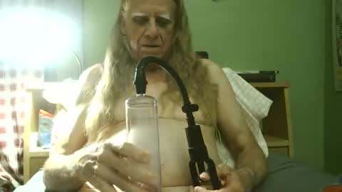Snapshot of johnnieq1971 chatting on 05.25.26 johnnieq1971 online show from 05.25.26