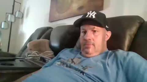 Snapshot of johnnycb7 chatting on 10.27.25 johnnycb7 online show from 10.27.25