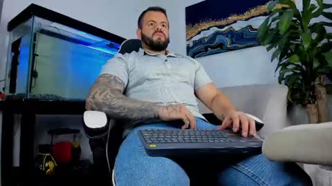 Snapshot of johnnygrayson_ chatting on 07.20.26 JOHNNY online show from 07.20.26
