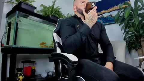 Snapshot of johnnygrayson_ chatting on 07.25.26 JOHNNY online show from 07.25.26