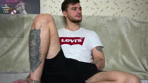 Snapshot of johnstoneisland chatting on 12.01.25 John online show from 12.01.25