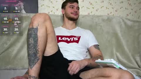 Snapshot of johnstoneisland chatting on 12.02.25 John online show from 12.02.25