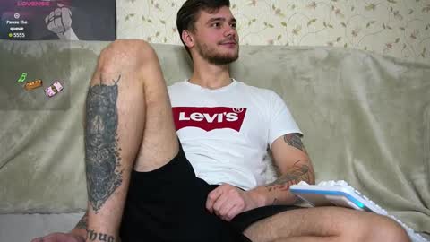 Snapshot of johnstoneisland chatting on 12.03.25 John online show from 12.03.25